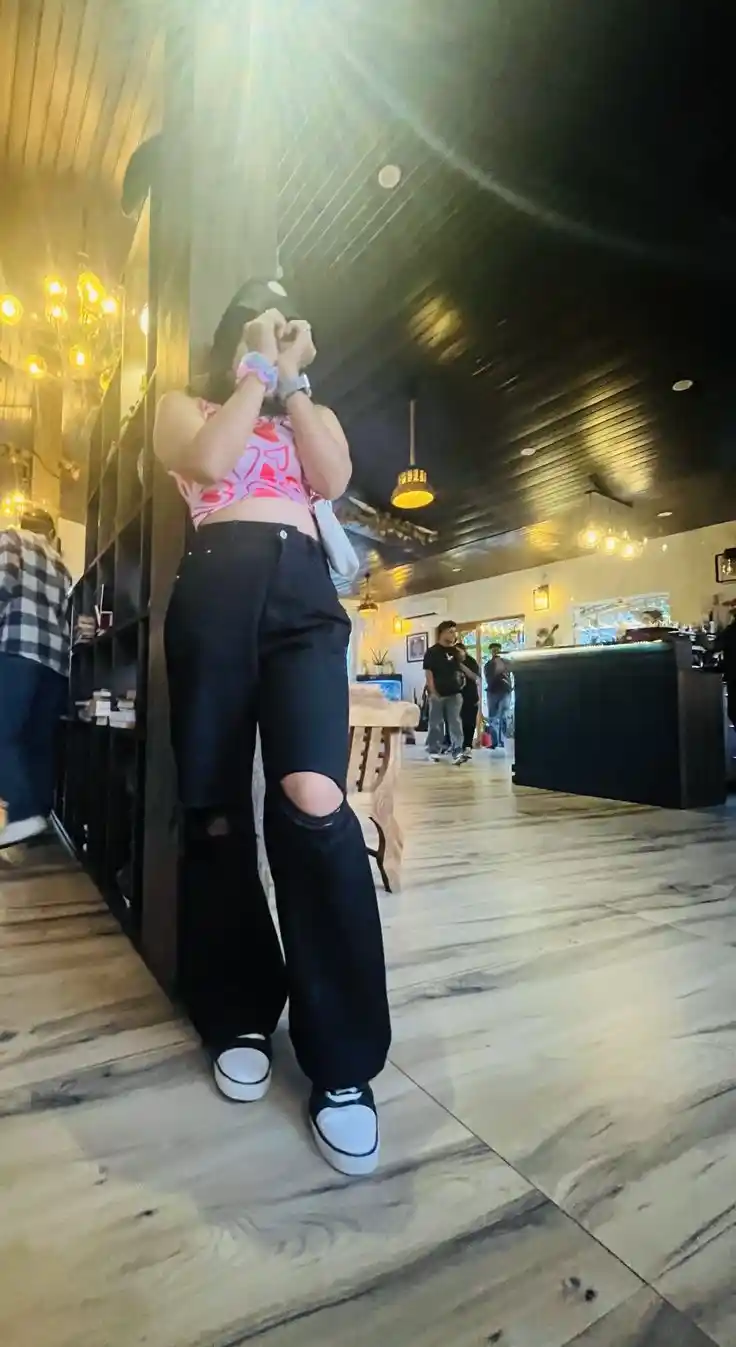 mirror-hide-face-girl-dp