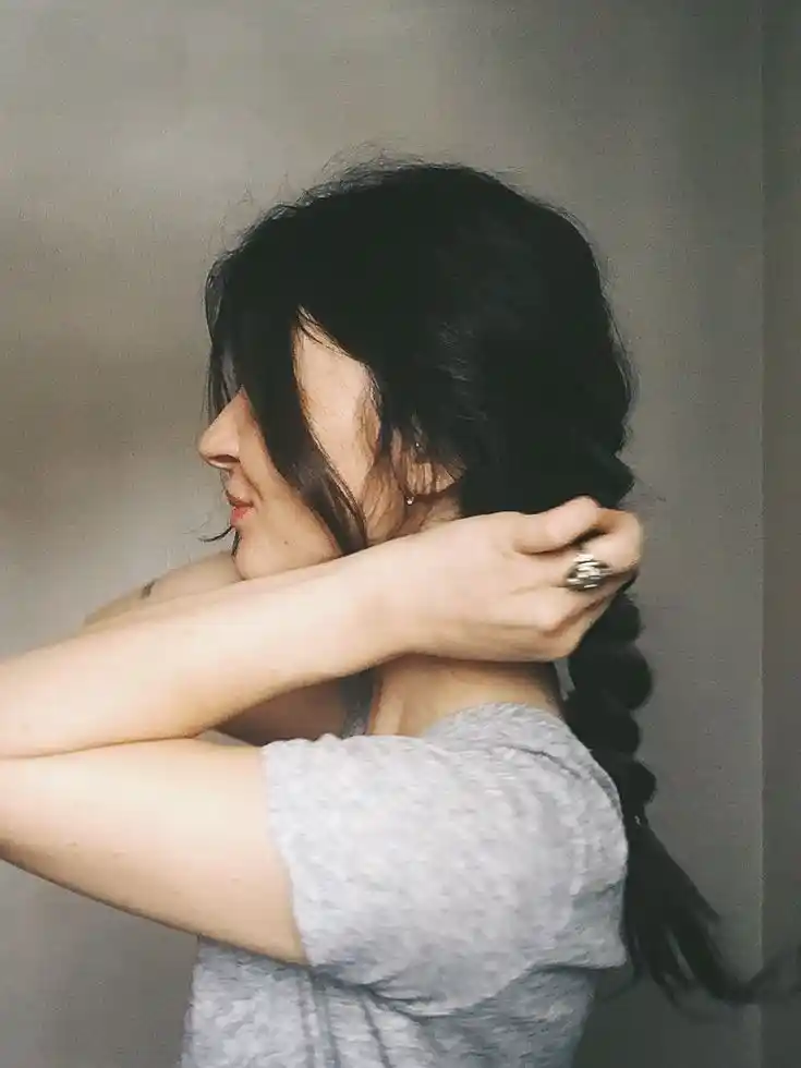 real-simple-girl-image-hide-face