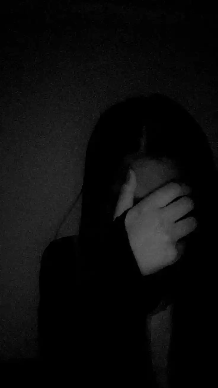 broken-heart-alone-sad-girl-dp