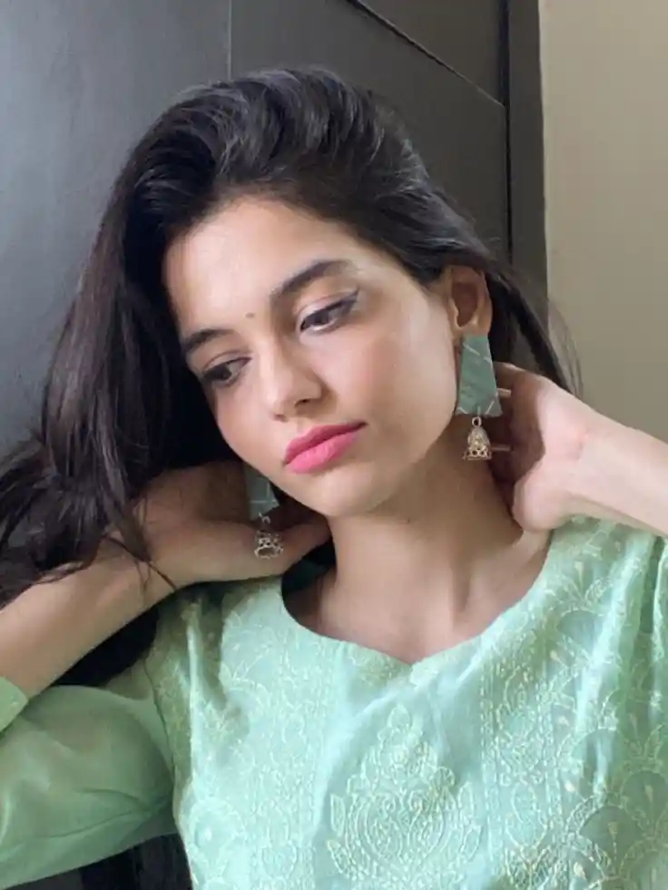 cool-attitude-girl-dp