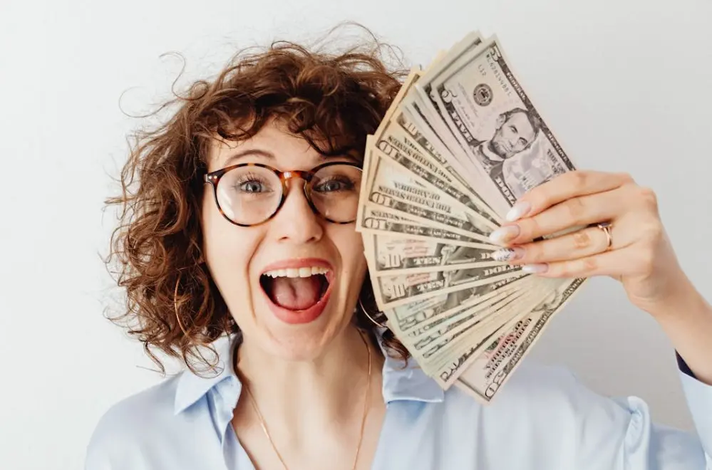 How Can I Earn Dollars in Pakistan