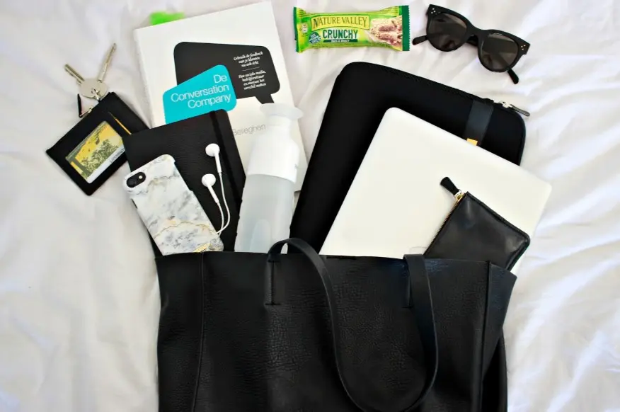 What’s in My Bag Everyday Essentials for the Modern Woman